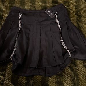 Black Double Chain Pleated Skirt Size XL New With Tags